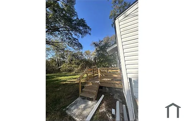 Building Photo - 552 68th Pl N