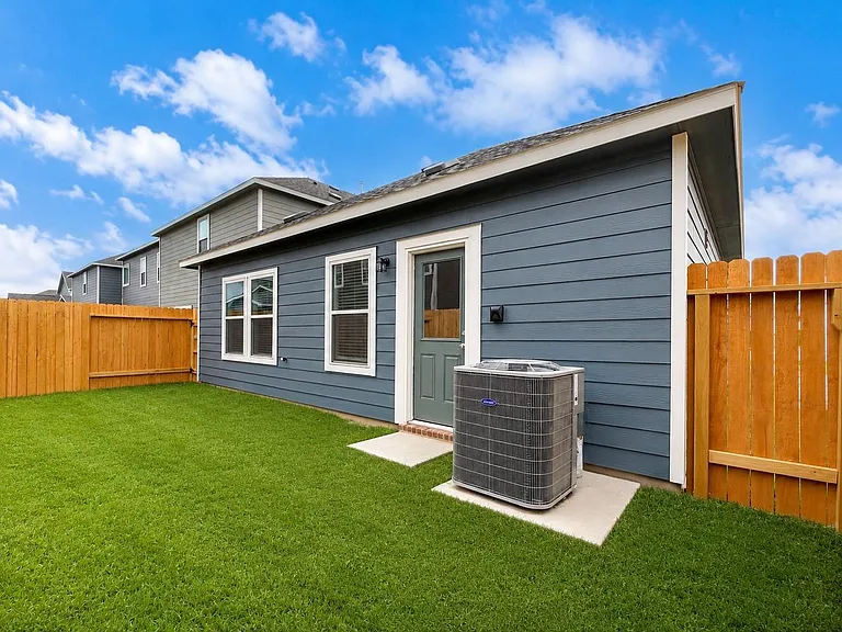 8018 Fijian Cypress Dr — Photo 28