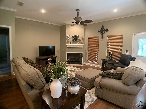 3rd image of 2812 Kingfisher Ln