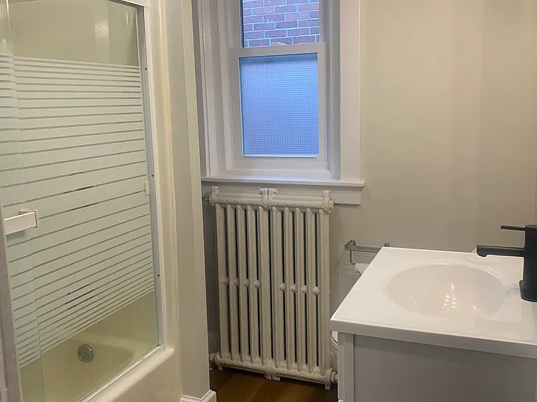 116 W Franklin St — Photo 14