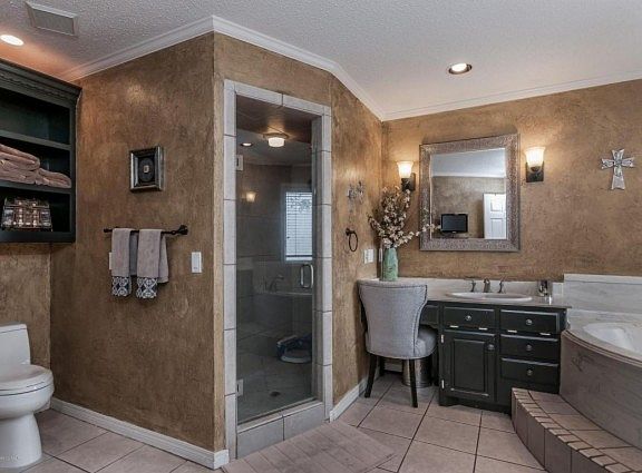 4th image of 2120 Briarwood Dr