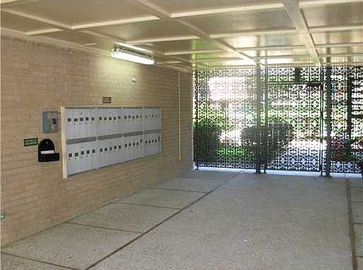 2nd image of 2728 Whitney Pl