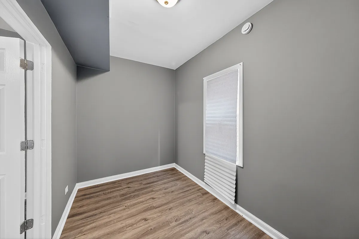 Building Photo - 8428 S Escanaba Ave #2