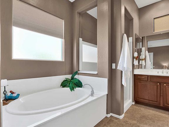 5th image of 2562 E Redwood Pl