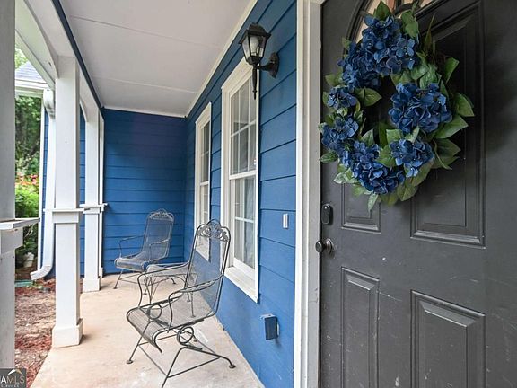 4th image of 398 Arch St