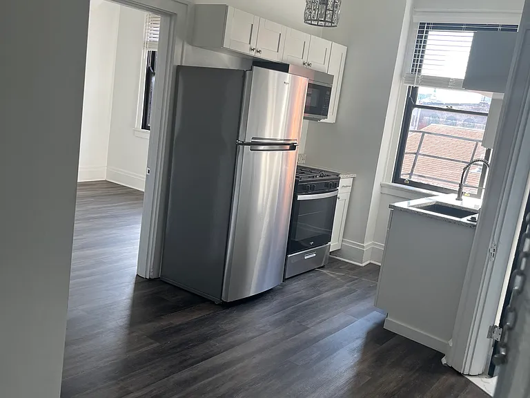 1646 Vine St #2 — Photo 8