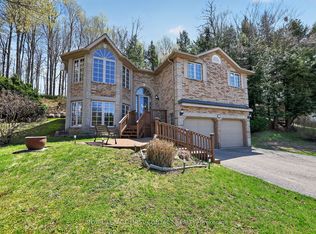 23 McFadden Dr, Springwater, ON L0L 1V0