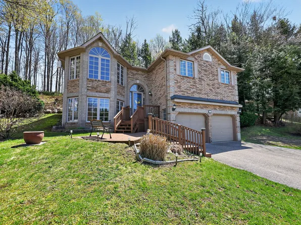 23 McFadden Dr, Springwater, ON L0L 1V0