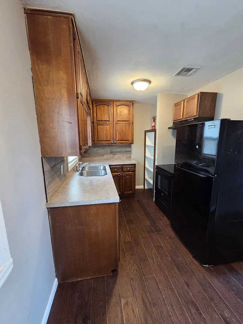 2118 S Greenway Blvd - 2 Bedroom, 1 Bathroom Home - $995 — Photo 1