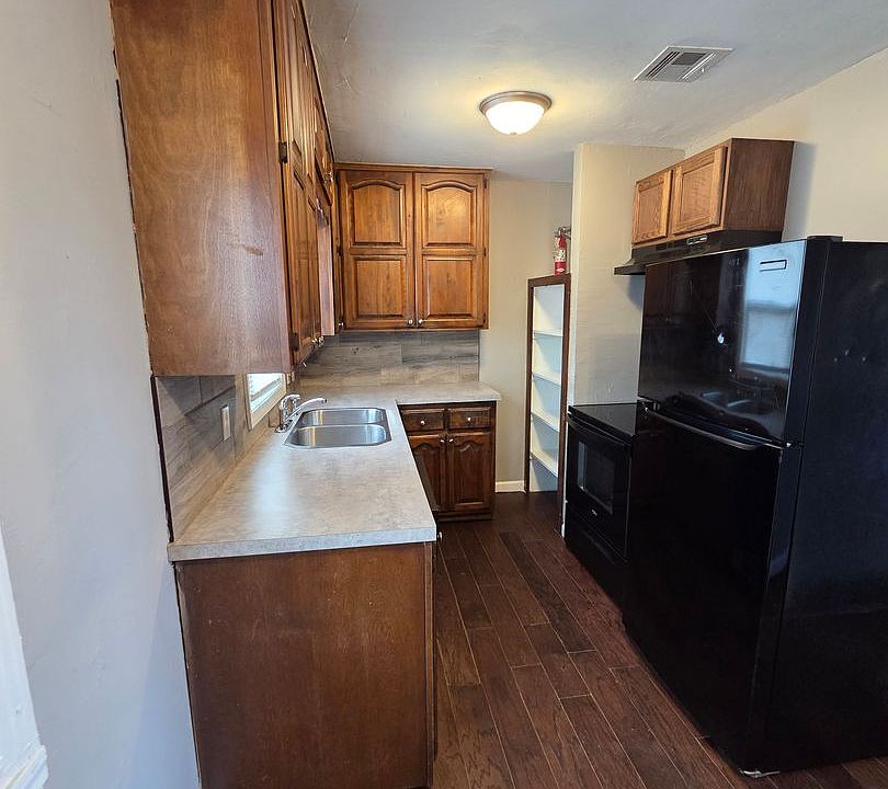 1st image of 2118 S Greenway Blvd