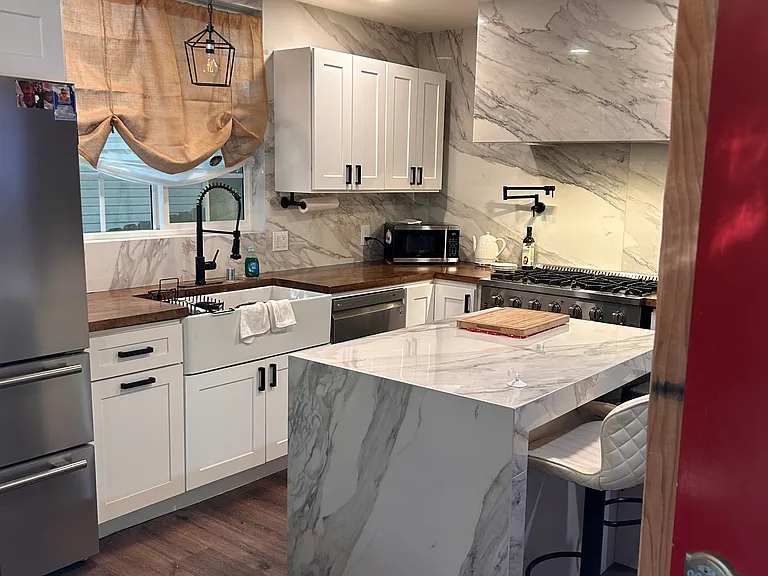 785 Lords Ln — Photo 4