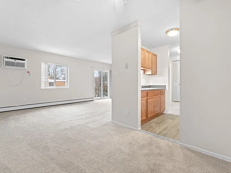 The Hillcrest Apartments — Photo 29