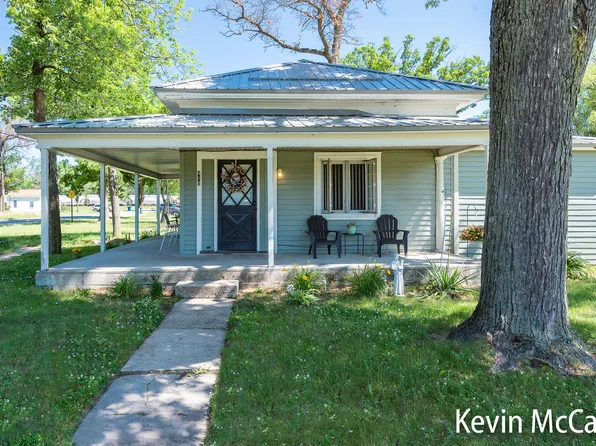 410 7th St, Baldwin, MI 49304