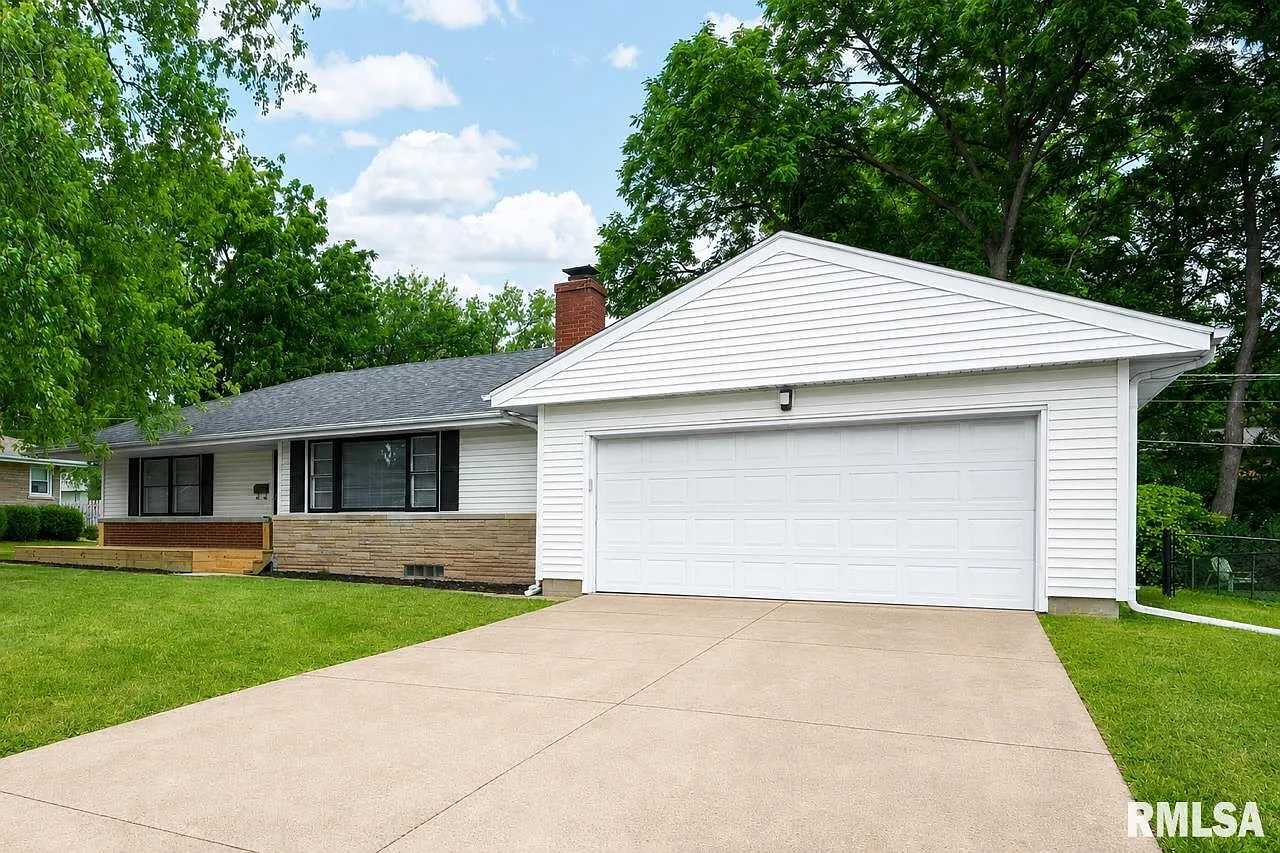 3 bed, 1.0 bath, 1261 sqft, $2,100 — Photo 3