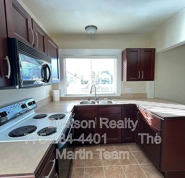 1561 G St — Photo 9