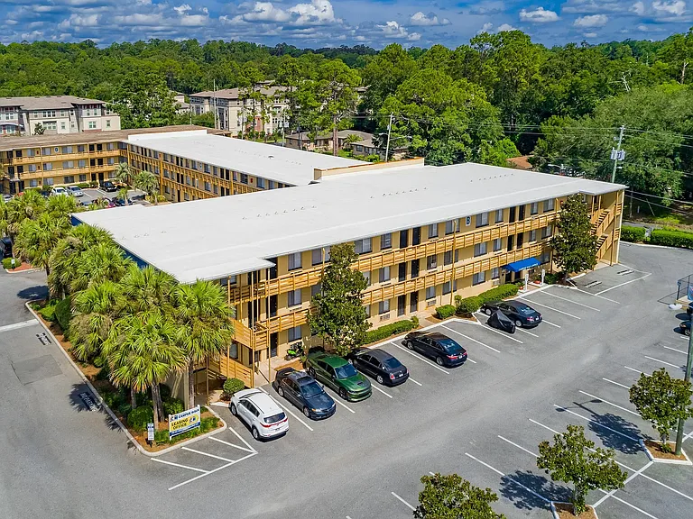 Campus Walk Apartments — Photo 2