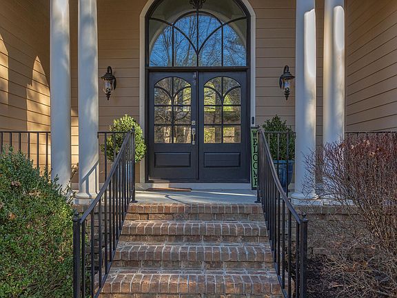 2nd image of 2032 Silverleaf Dr