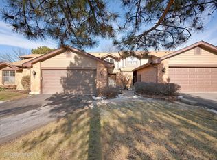 126 Indian Trail Dr, Westmont, IL