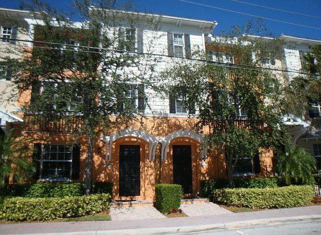 1st image of 512 S Mallory Cir