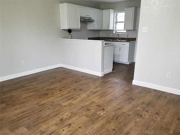 4th image of 3828 Waldorf St