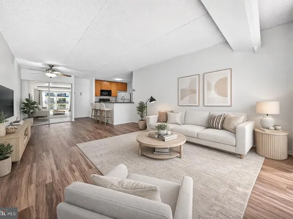 60 S Van Dorn St APT 413, Alexandria, VA 22304