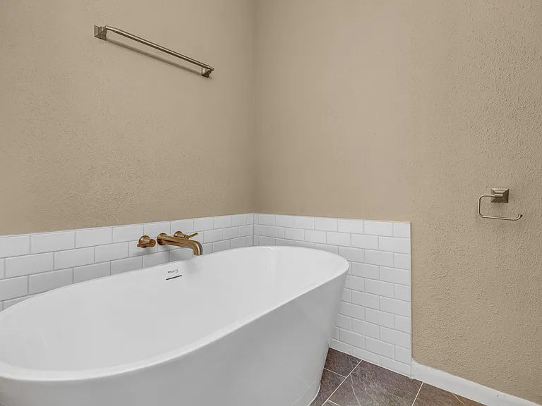 1659 W Sam Houston Pkwy S — Photo 25