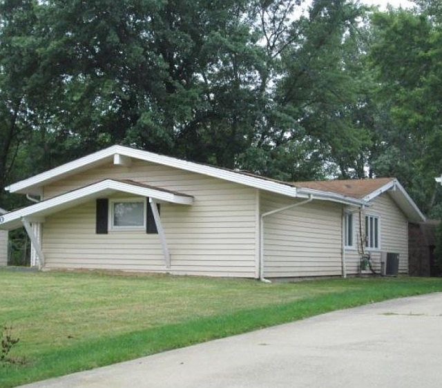 1st image of 9050 N Plaza Dr