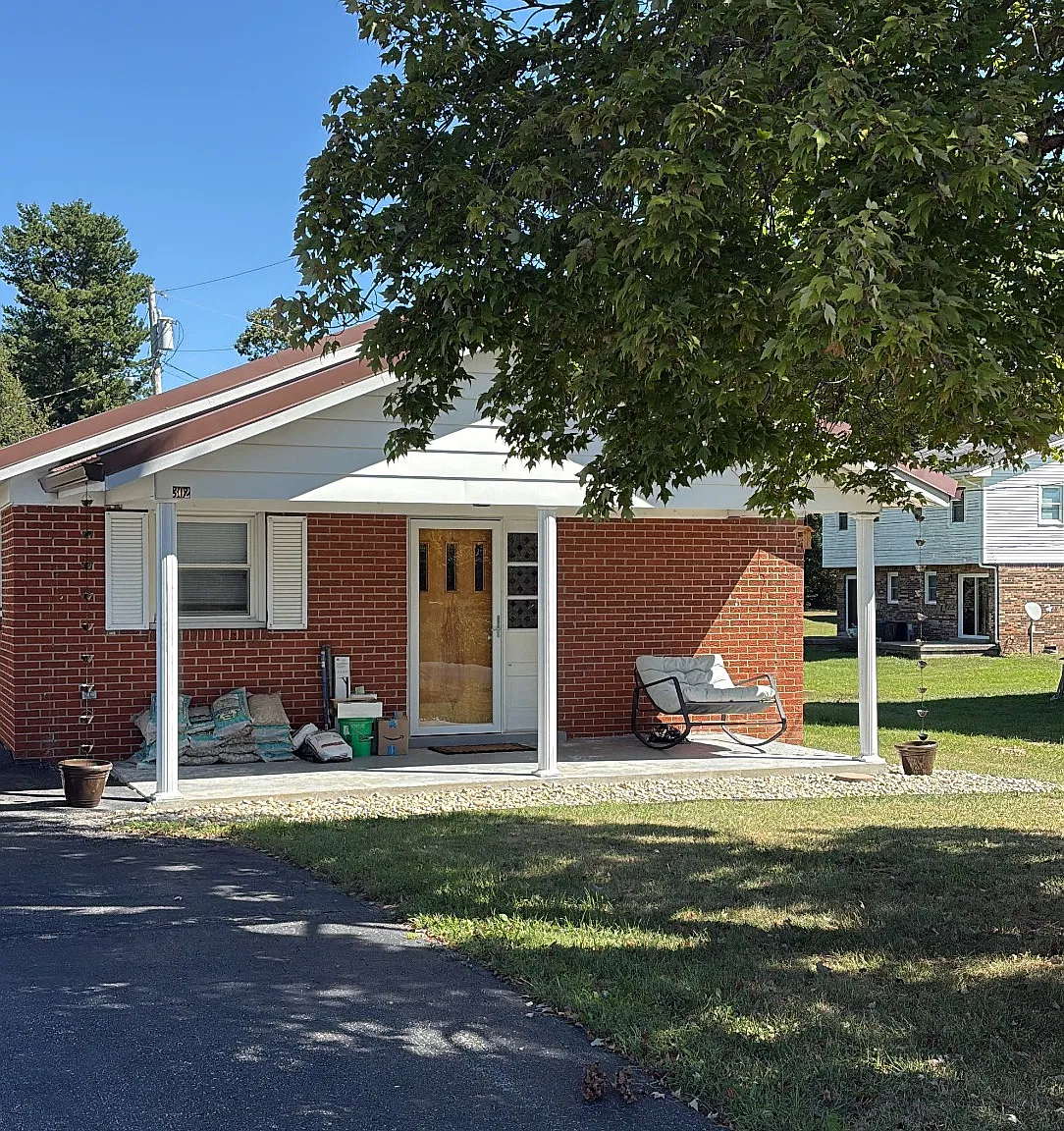 Edwards302 — Photo 1