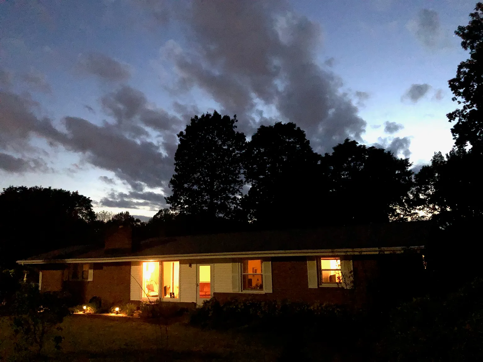 3 bed, 1.5 bath, 1632 sqft, $2,150 — Photo 3