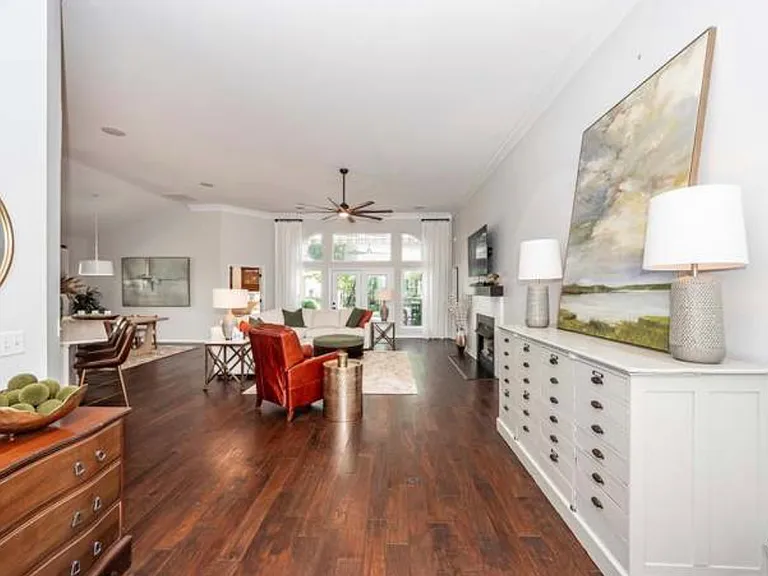 136 Oak Bluff Rd — Photo 4