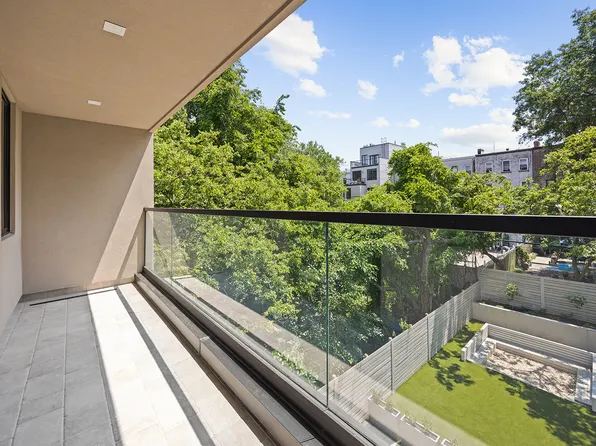 966 Bergen Street image 17 of 34