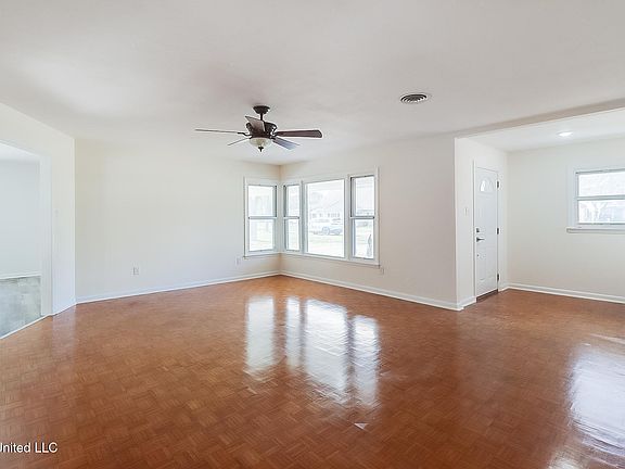4th image of 210 Woodbine Dr