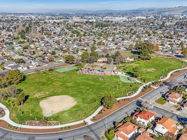 32455 Lake Berryessa Dr, Fremont, CA 94555