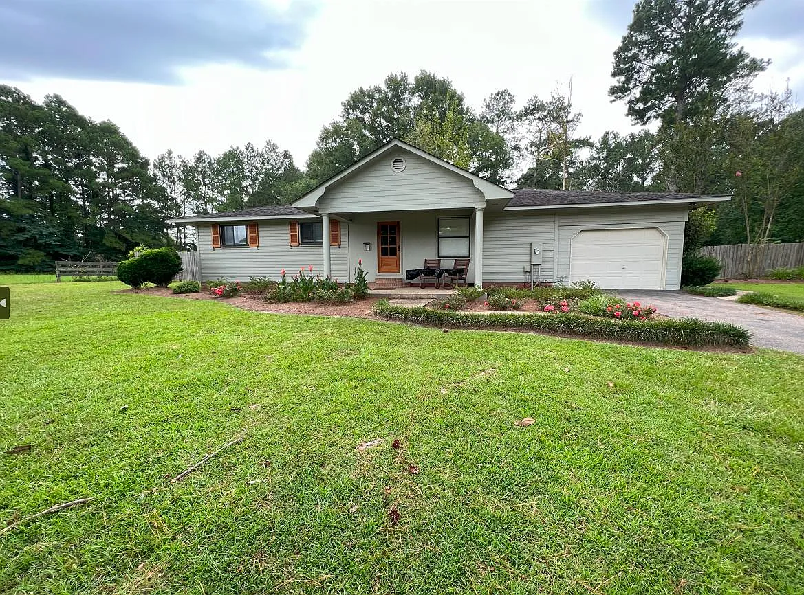 3 bed, 1600 sqft, $1,850 — Photo 1