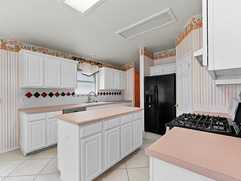3904 Cadoz Ct — Photo 9