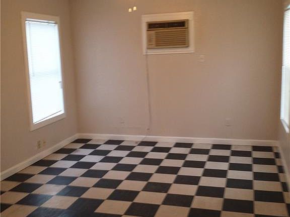 2nd image of 2634 Elizabeth St