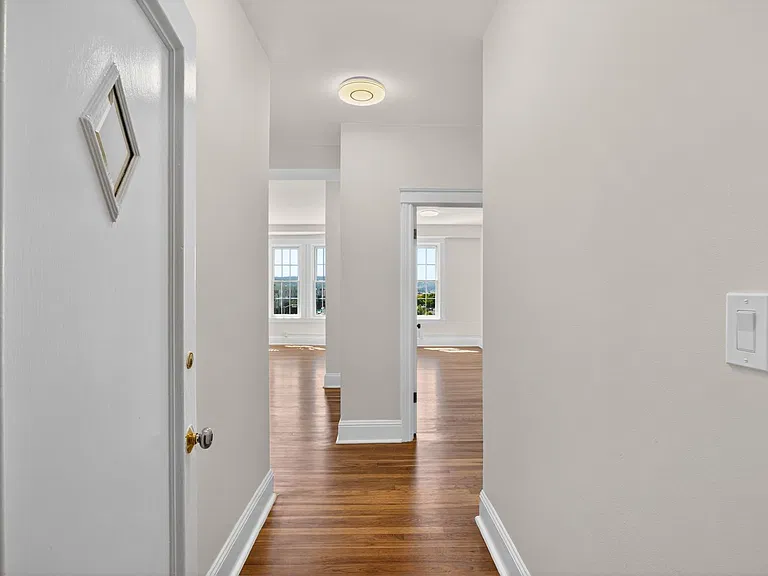 990 Bay St #1114R — Photo 2
