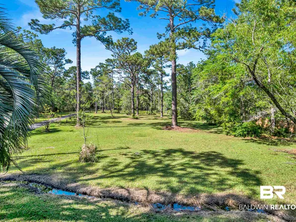 8095 E Davenport St, Bayou La Batre, AL 36509