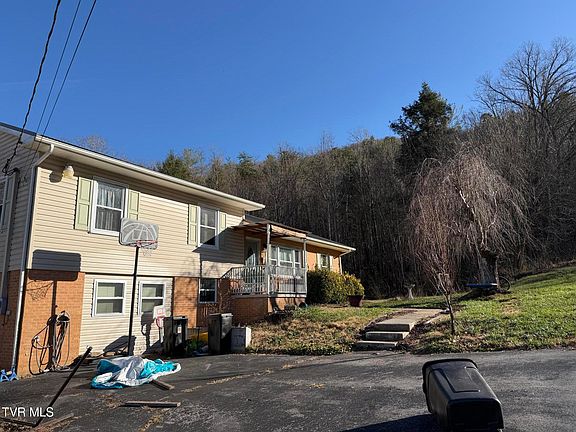 4th image of 208 Sycamore St