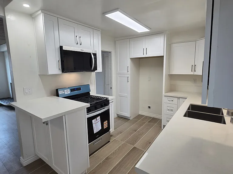 2688 Lake Ave #2690.5 — Photo 9