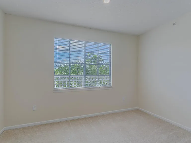 9303 Myrtlewood Cir W — Photo 37