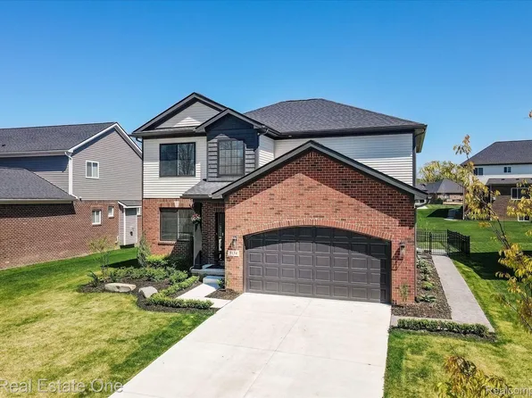 5134 Muirfield Ln, Clarkston, MI 48348