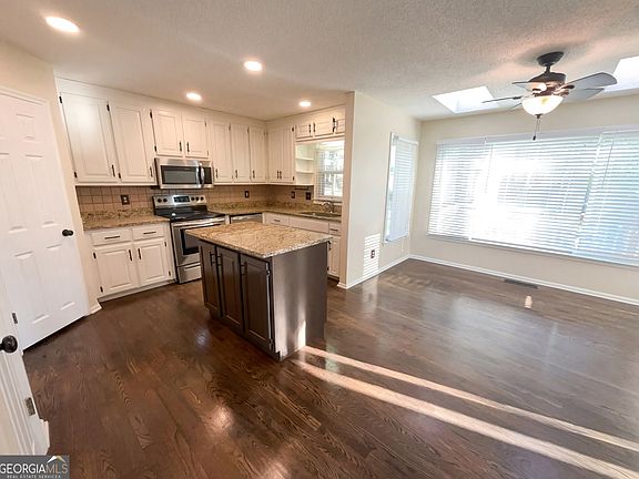 2nd image of 2903 Pendleton Ln SW