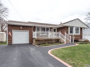 229 Farhan Ln, North Babylon, NY 11703