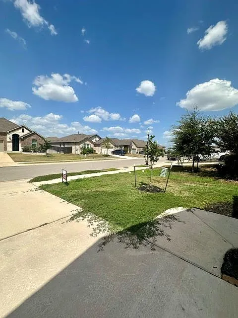 3 bed, 2.0 bath, 1707 sqft, $2,250 — Photo 2