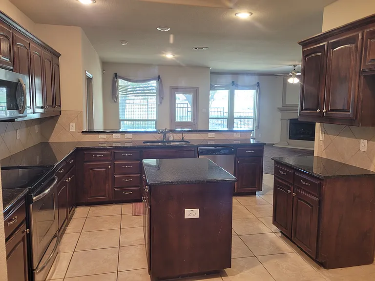 5833 Tuleys Creek Dr — Photo 3