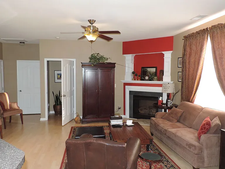 1947 Moss Creek Dr — Photo 2