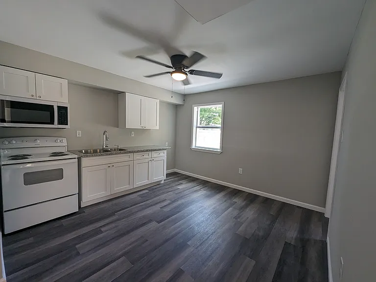 207 River Oaks Dr #D — Photo 2