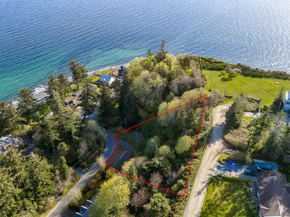 1551 Kye Bay Rd, Comox Valley, BC V9M 3T7