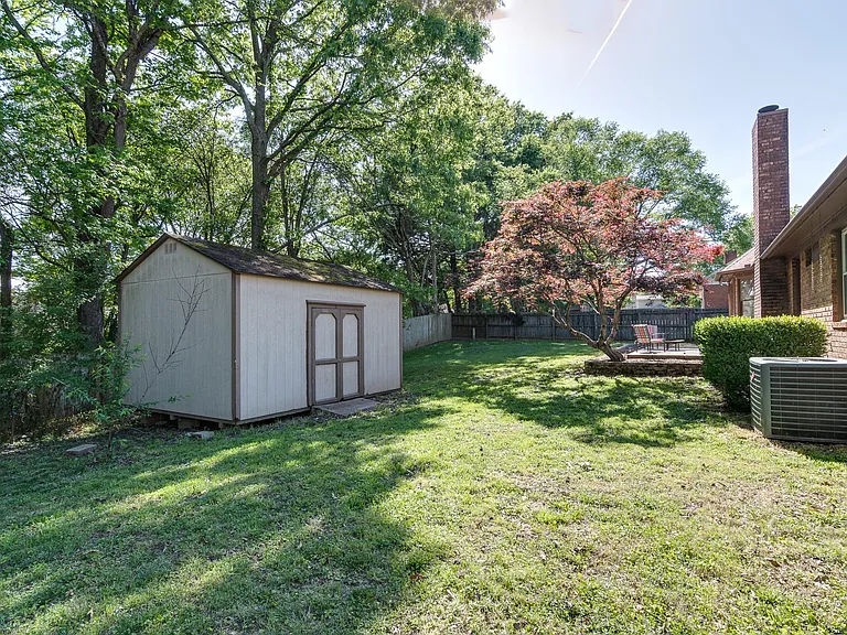 841 Cloverleaf Dr — Photo 17